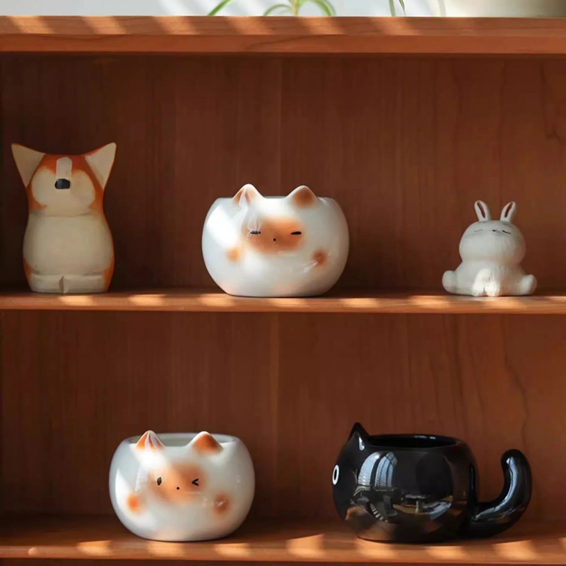 Keramiktasse in Katzenform