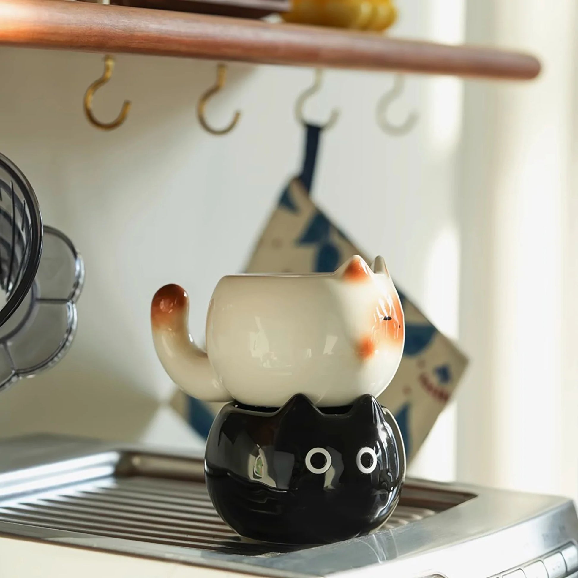 Keramiktasse in Katzenform