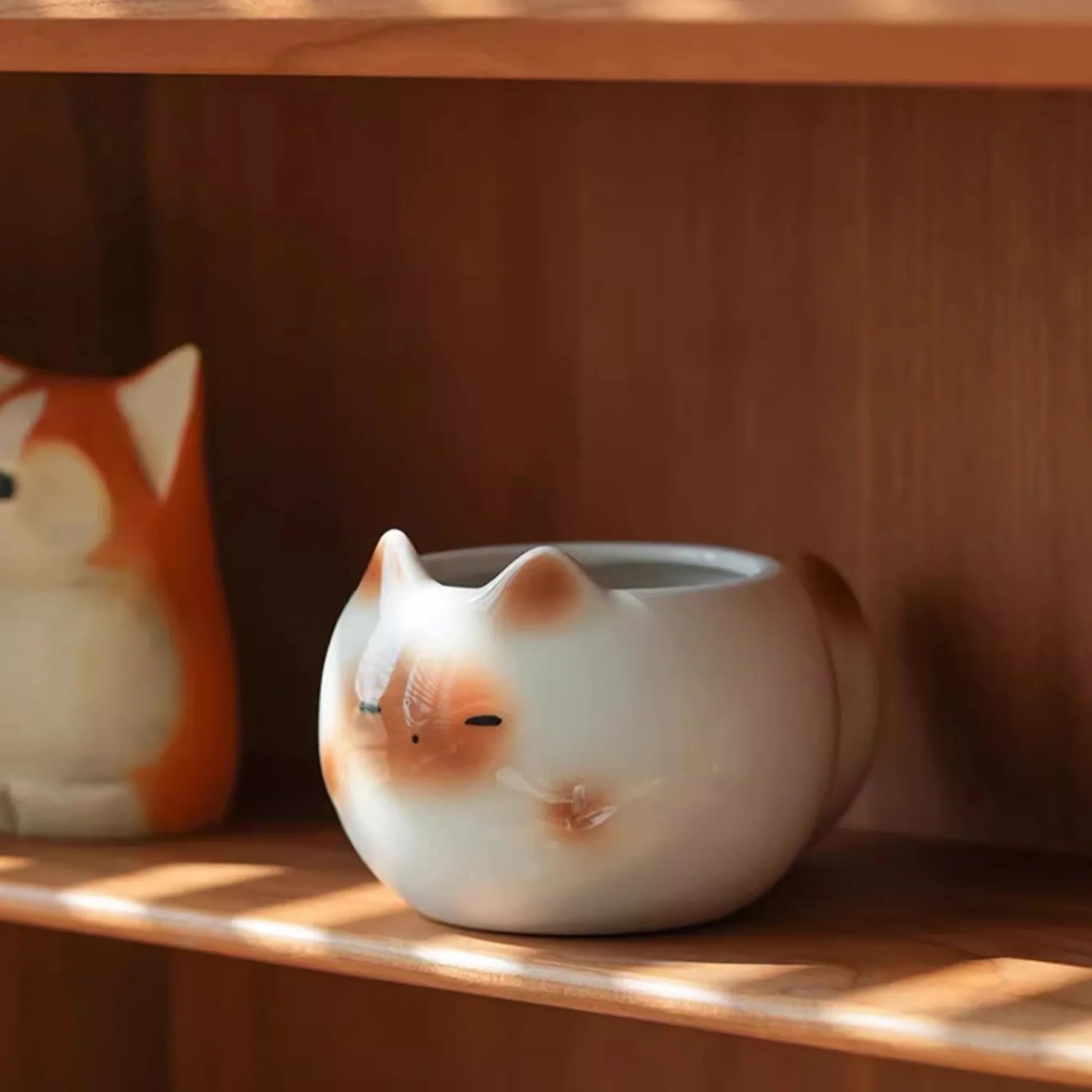 Keramiktasse in Katzenform