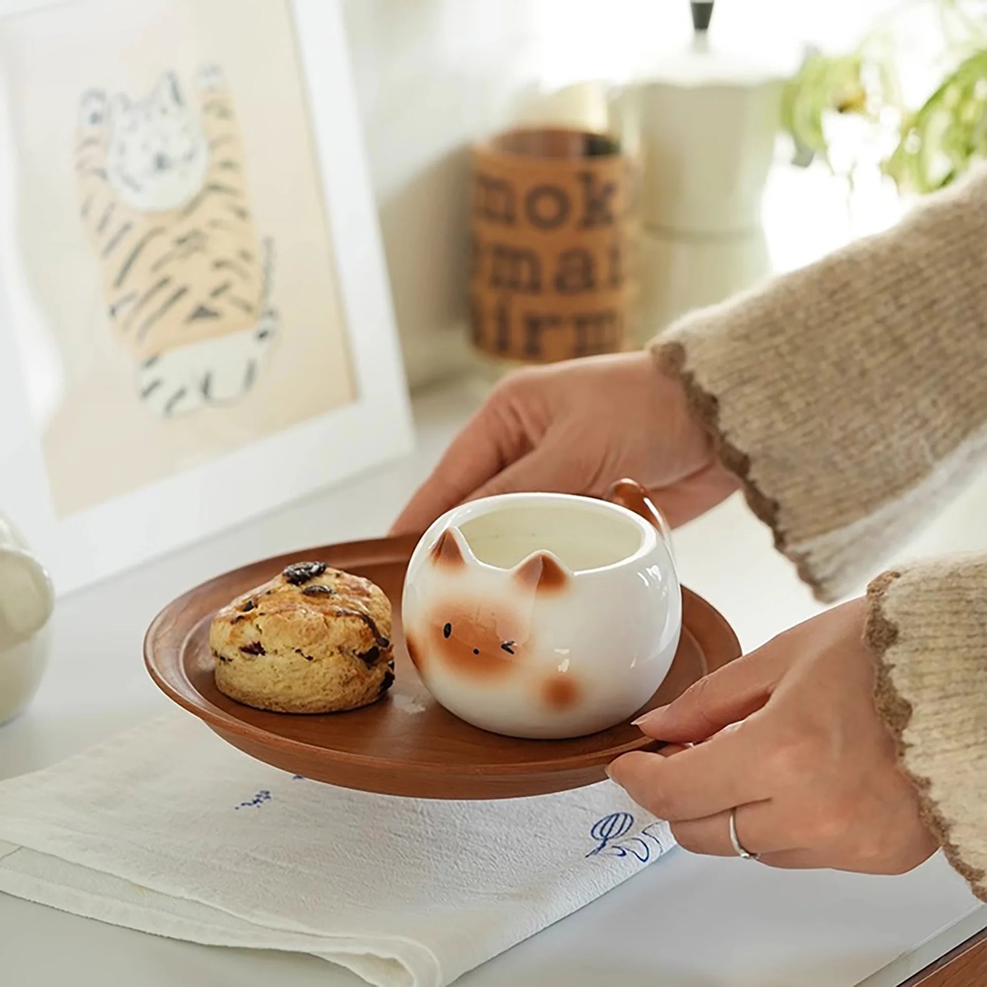 Keramiktasse in Katzenform